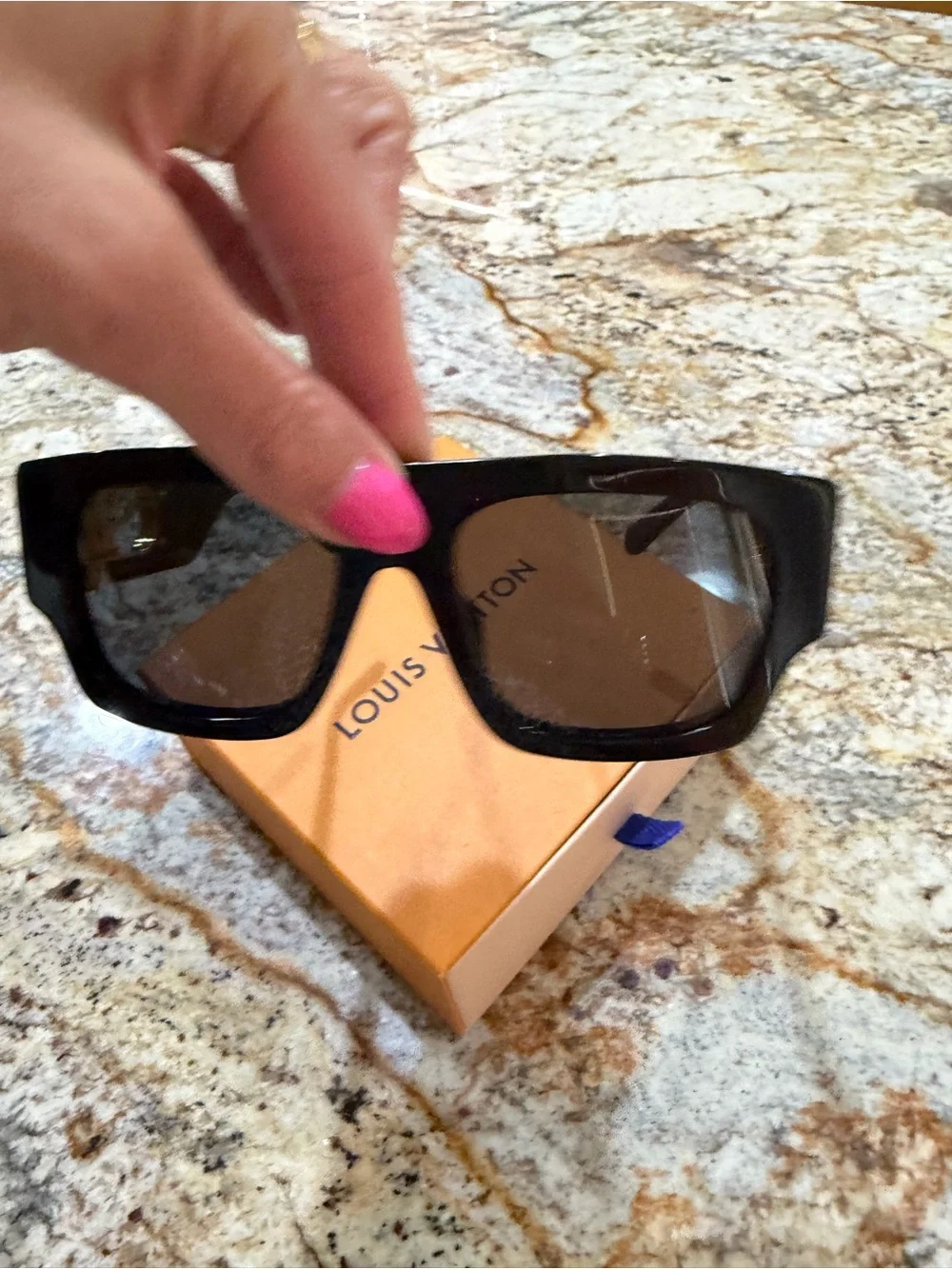 Louis Vuitton Black acetate link Sunglasses with Gold Accents unisex